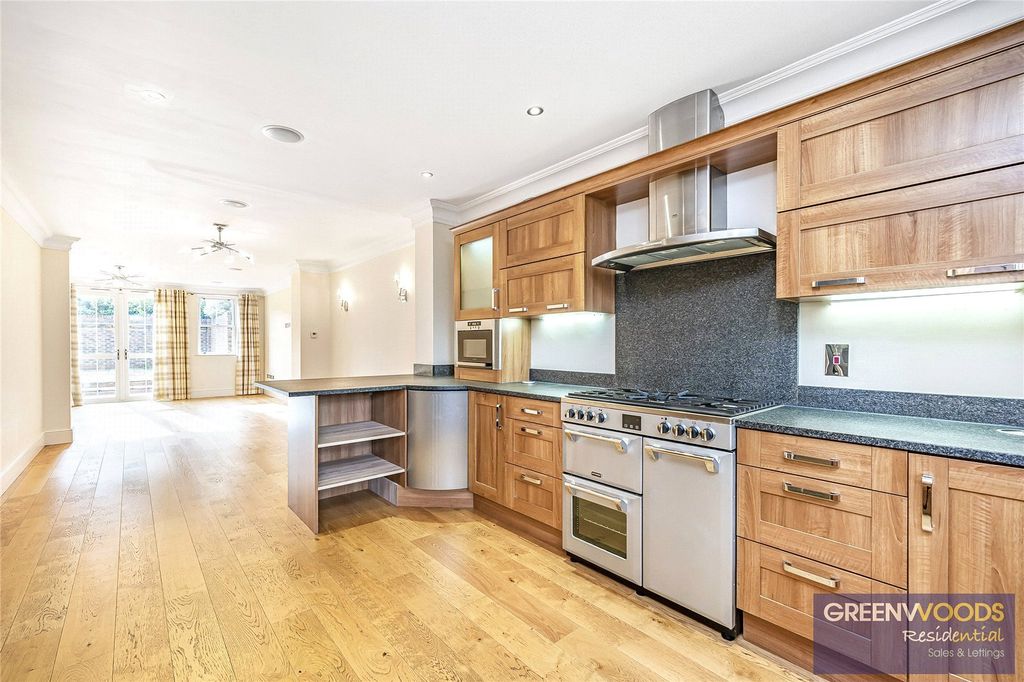 Property photo 3 of 37 Picture No. 02