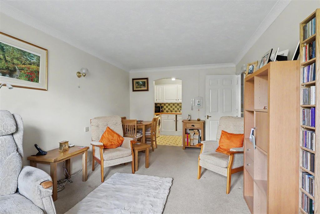 Property photo 3 of 13 Lounge / Dining Room