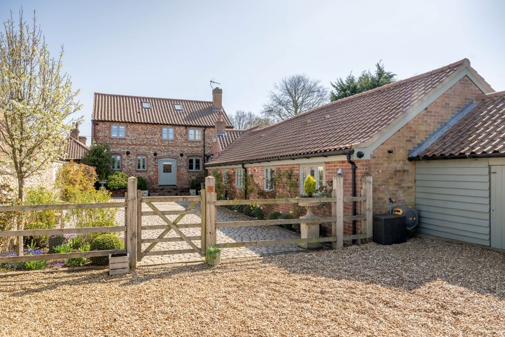 Property photo 1 of 35