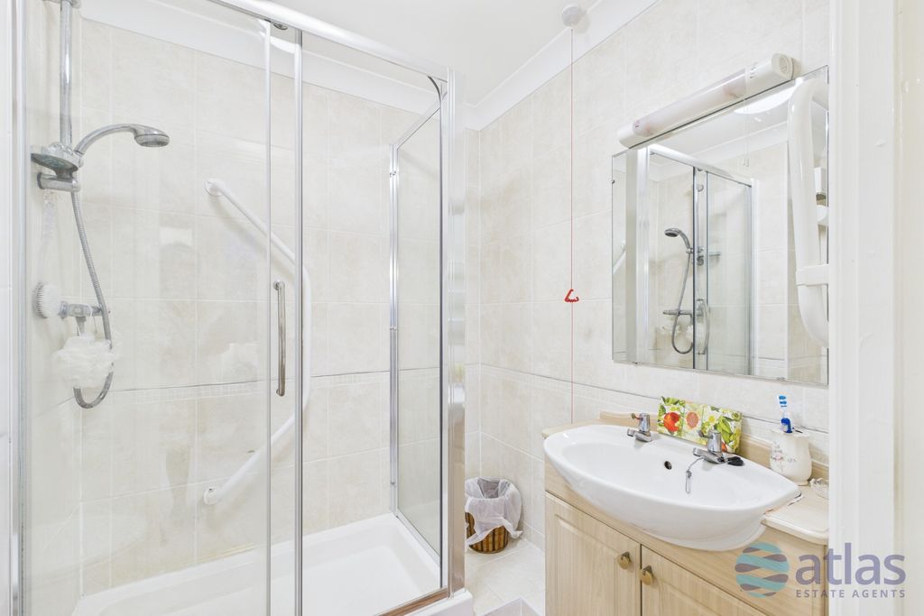 Property photo 2 of 22 Bathroom