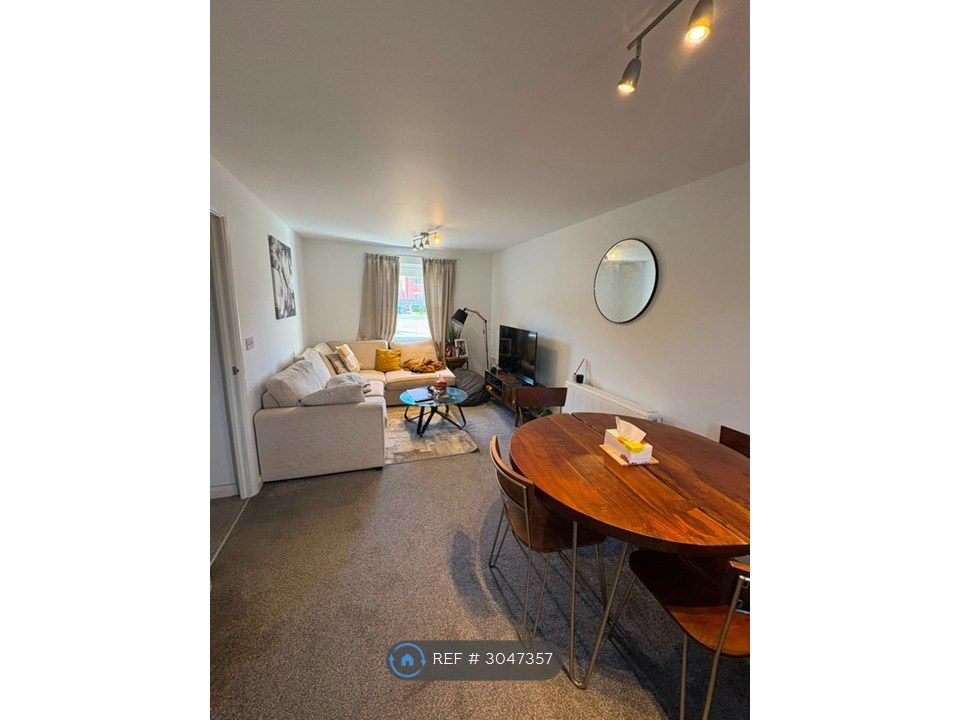 Property photo 1 of 12 Living Room/Dining