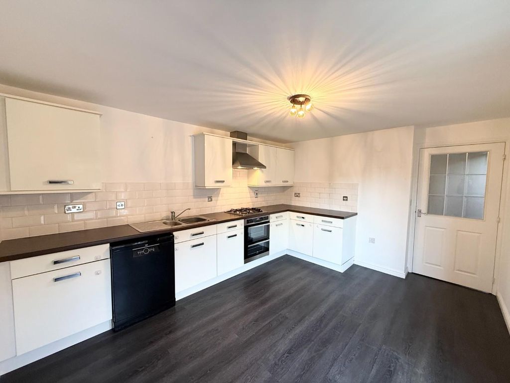 Property photo 3 of 22 Kitchen