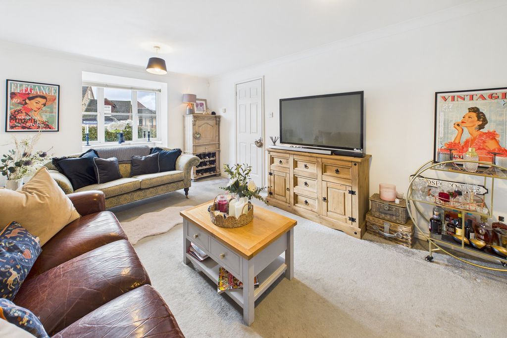 Property photo 2 of 20