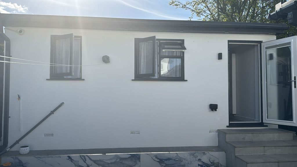 Property photo 2 of 7 Photo 1