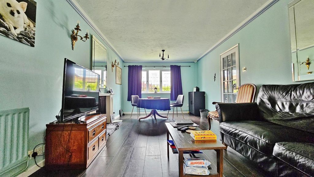 Property photo 3 of 33 Lounge/Diner