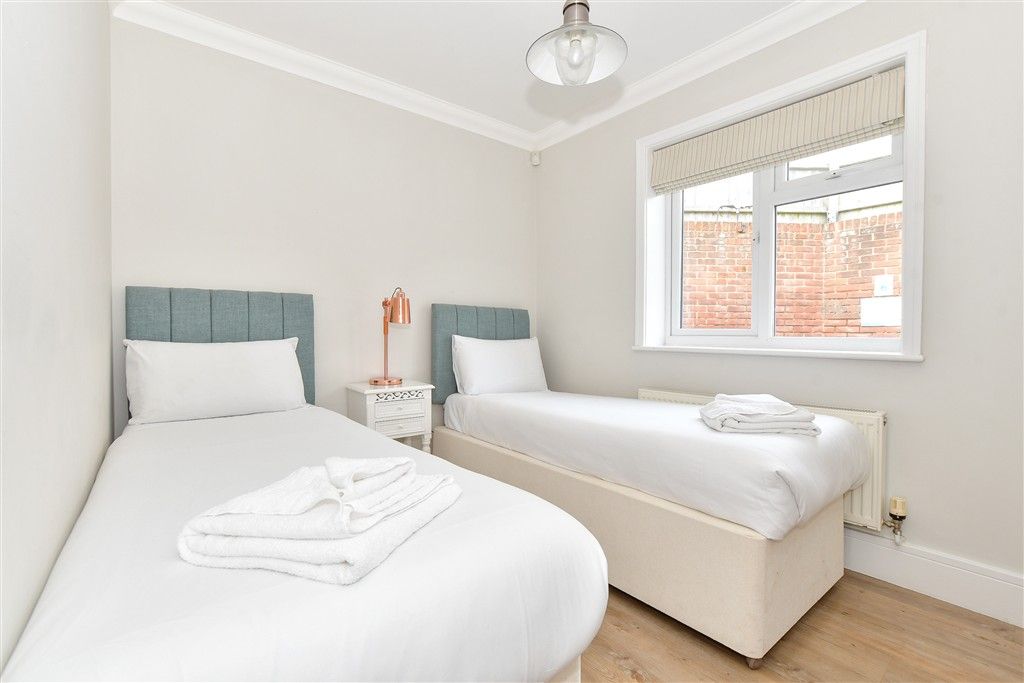 Property photo 1 of 11 Bedroom 2