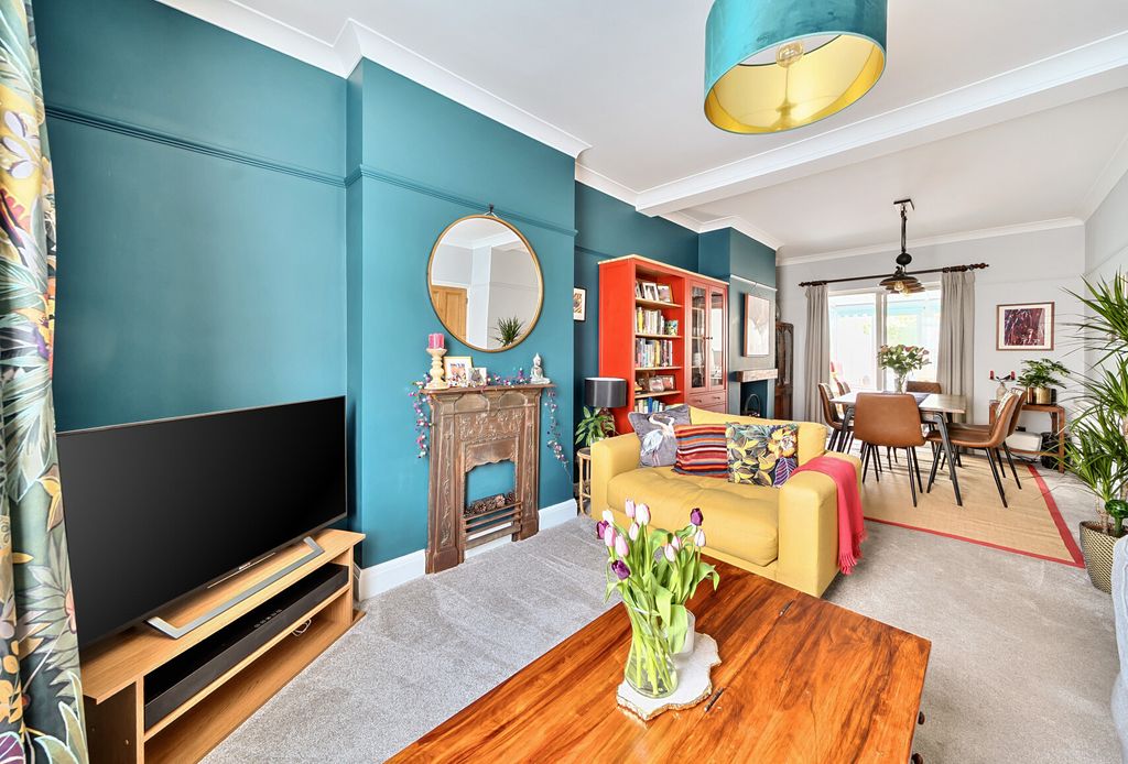 Property photo 3 of 25 Lounge/Diner