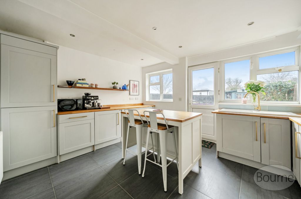 Property photo 2 of 11 2d1E4Ae7-9d0A-4B9...