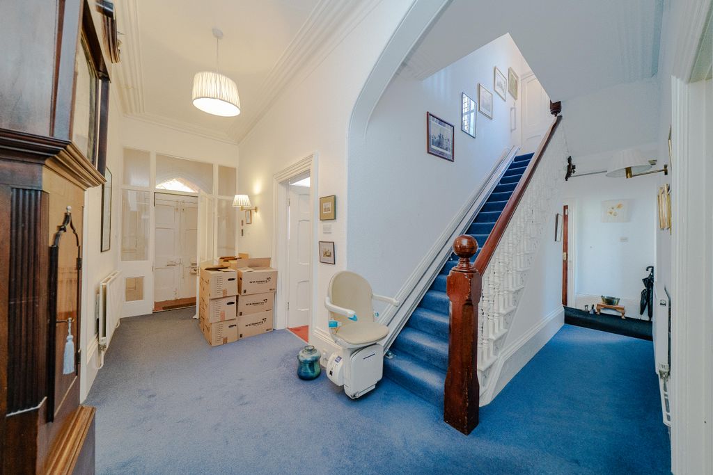 Property photo 3 of 31