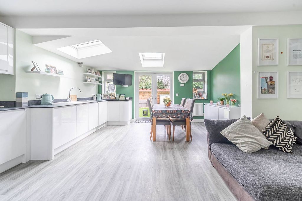 Property photo 3 of 18