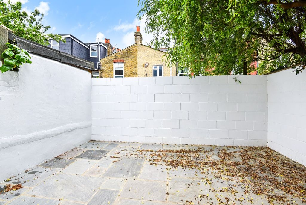 Property photo 3 of 7 Picture No. 15