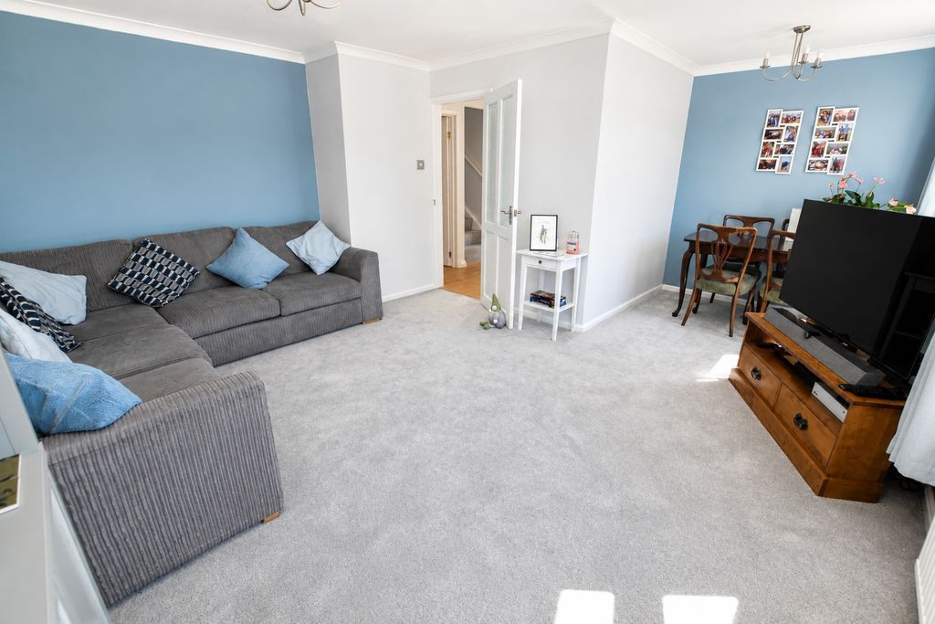 Property photo 3 of 17 Photo 9