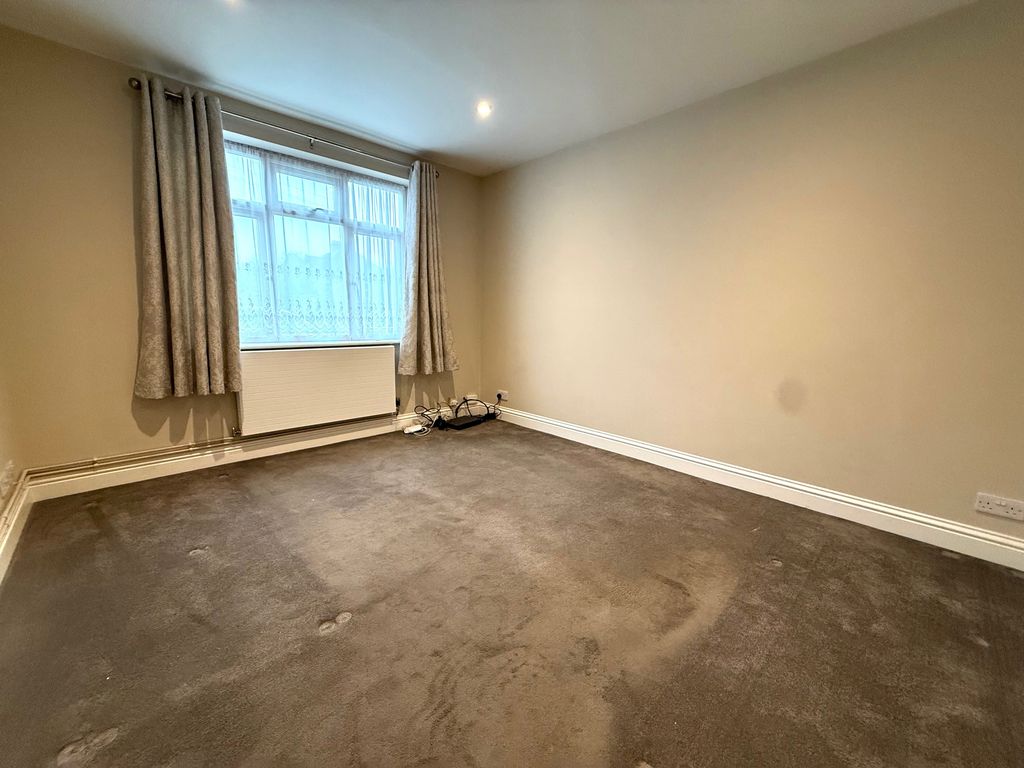 Property photo 3 of 13 Img_3633