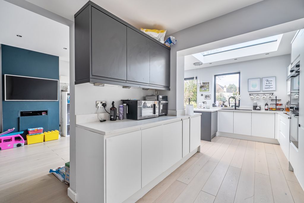 Property photo 2 of 19 1395726-14-695E8Ad54A461