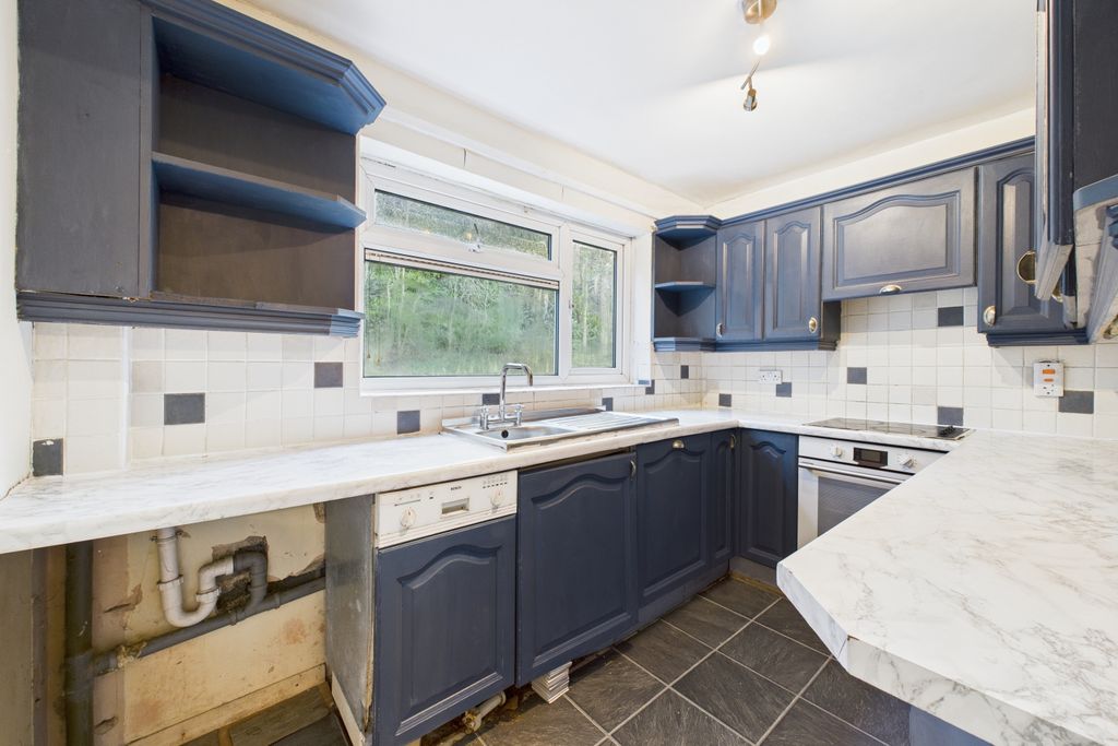 Property photo 2 of 10 Kitchen