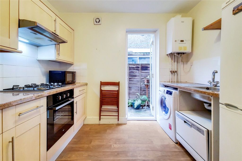 Property photo 3 of 5 Kitchen