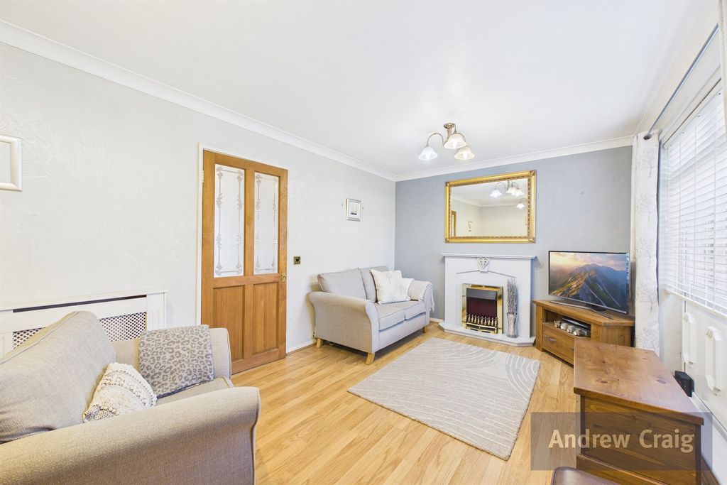 Property photo 2 of 15 Lounge