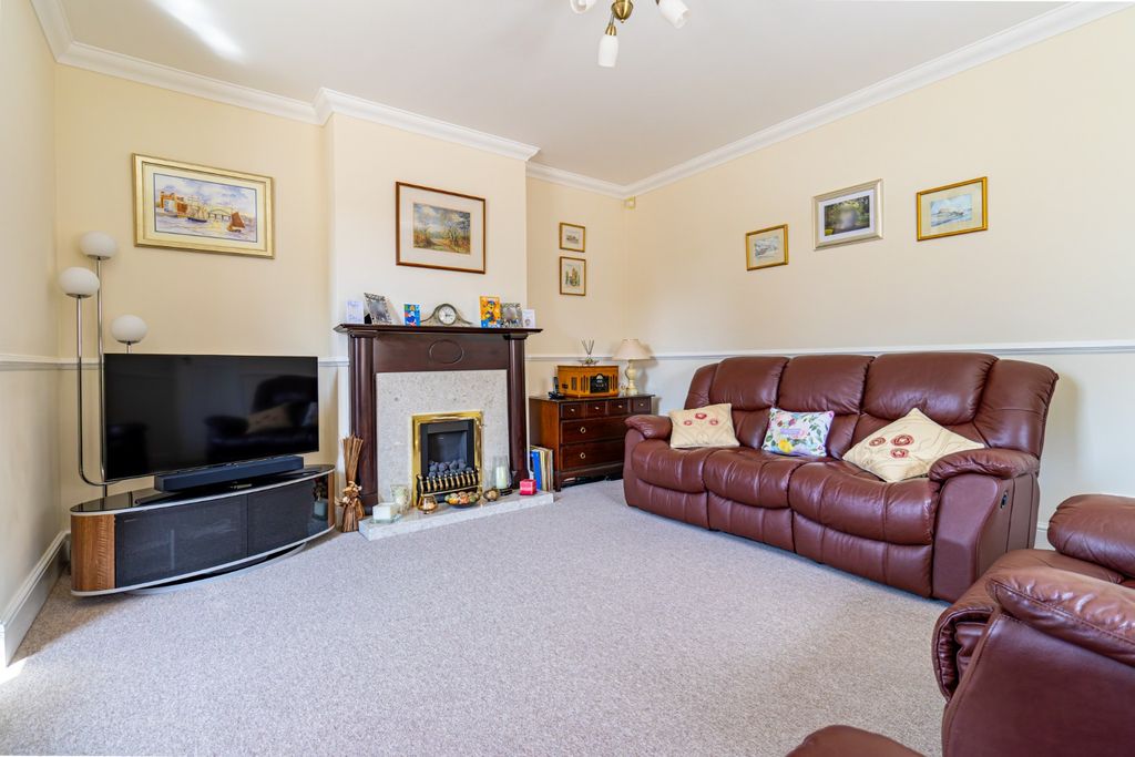 Property photo 3 of 36 4240497