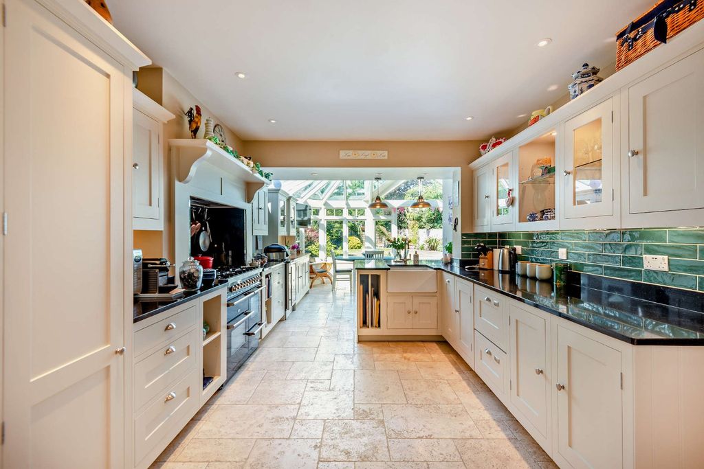 Property photo 3 of 19 Kitchen