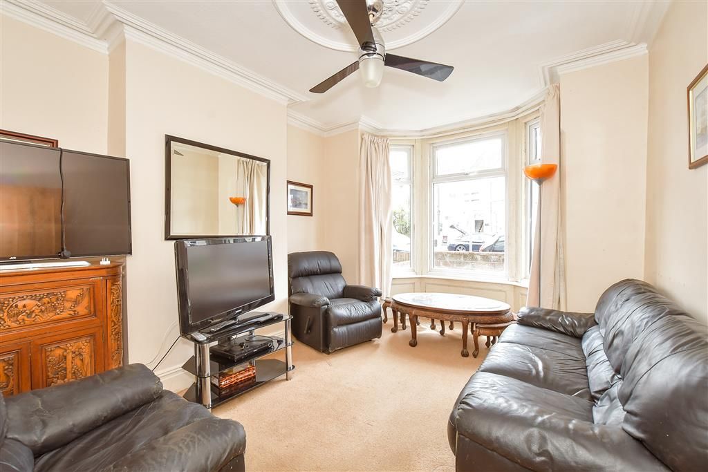 Property photo 1 of 10 Lounge