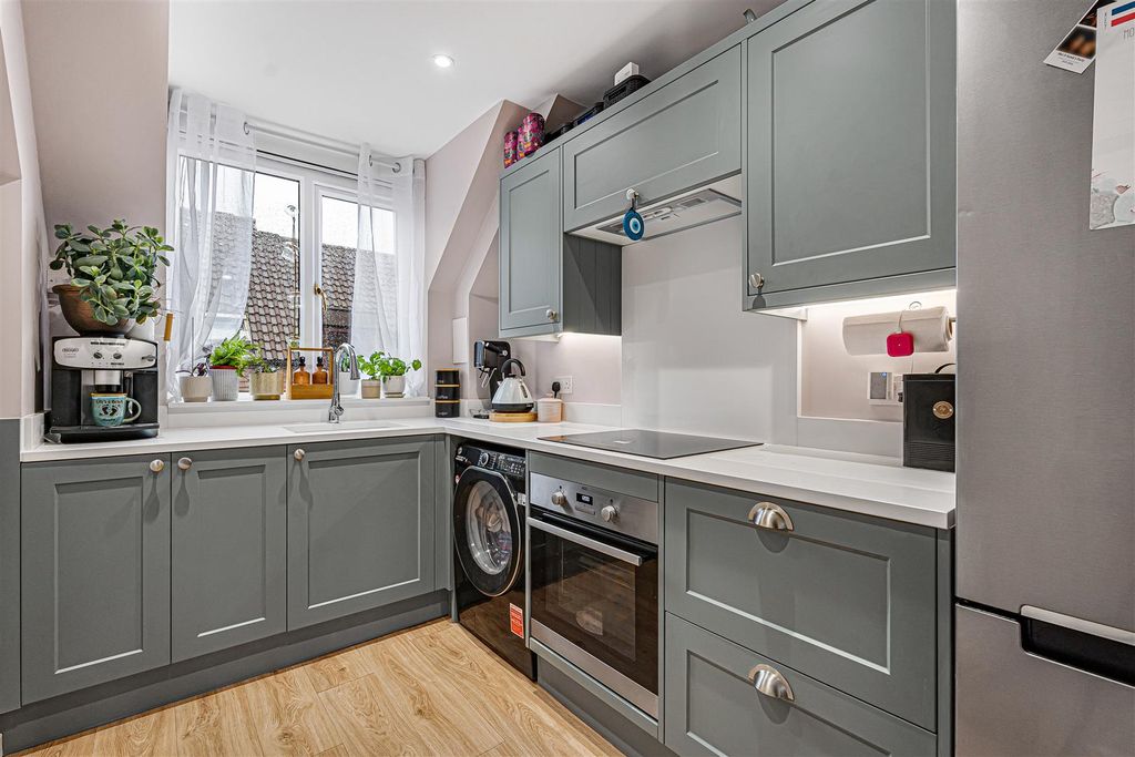 Property photo 3 of 17 Kitchen