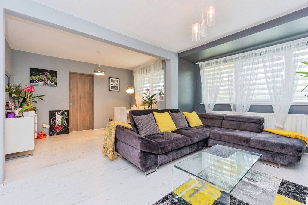 Property photo 2 of 18 Pbox-Img.Jpg