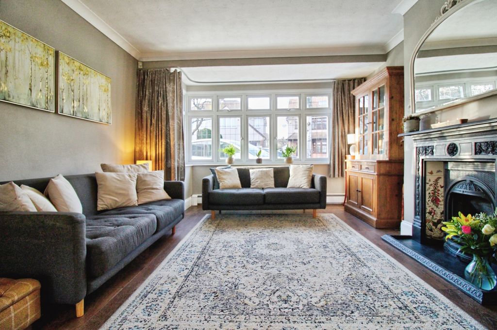 Property photo 2 of 29 33