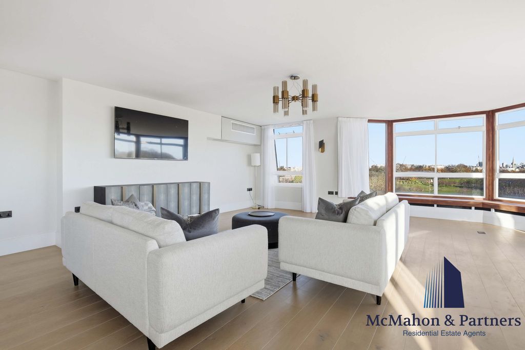 Property photo 2 of 32