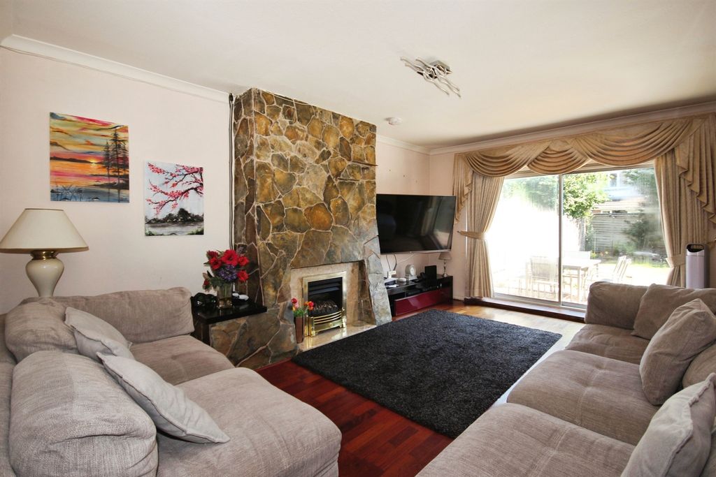 Property photo 2 of 15