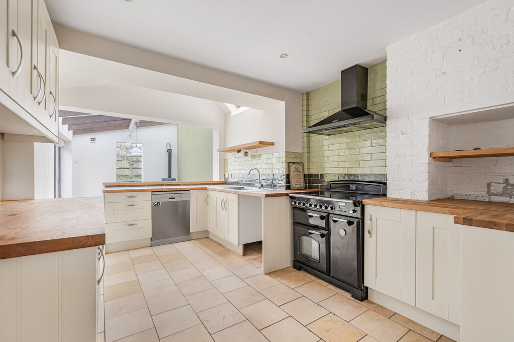 Property photo 3 of 28