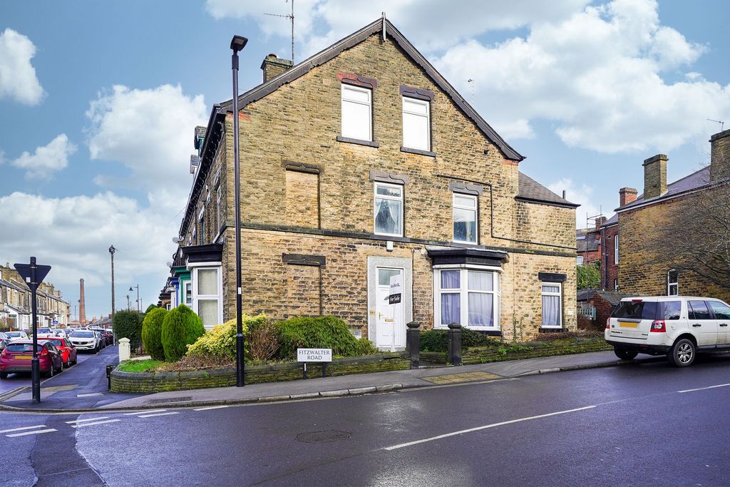 Property photo 1 of 8 Fitzwalter Road