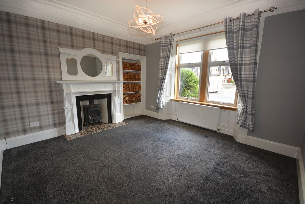 Property photo 2 of 19 Lounge 1