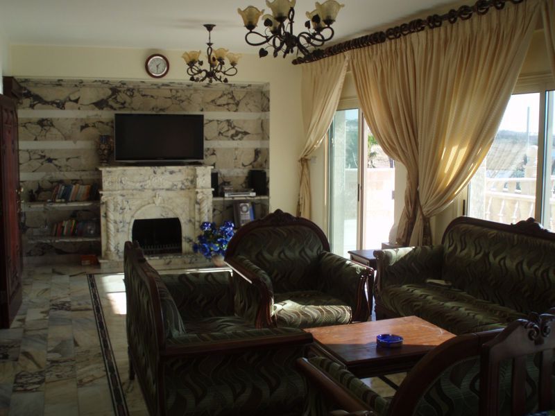Property photo 3 of 6 Living Area