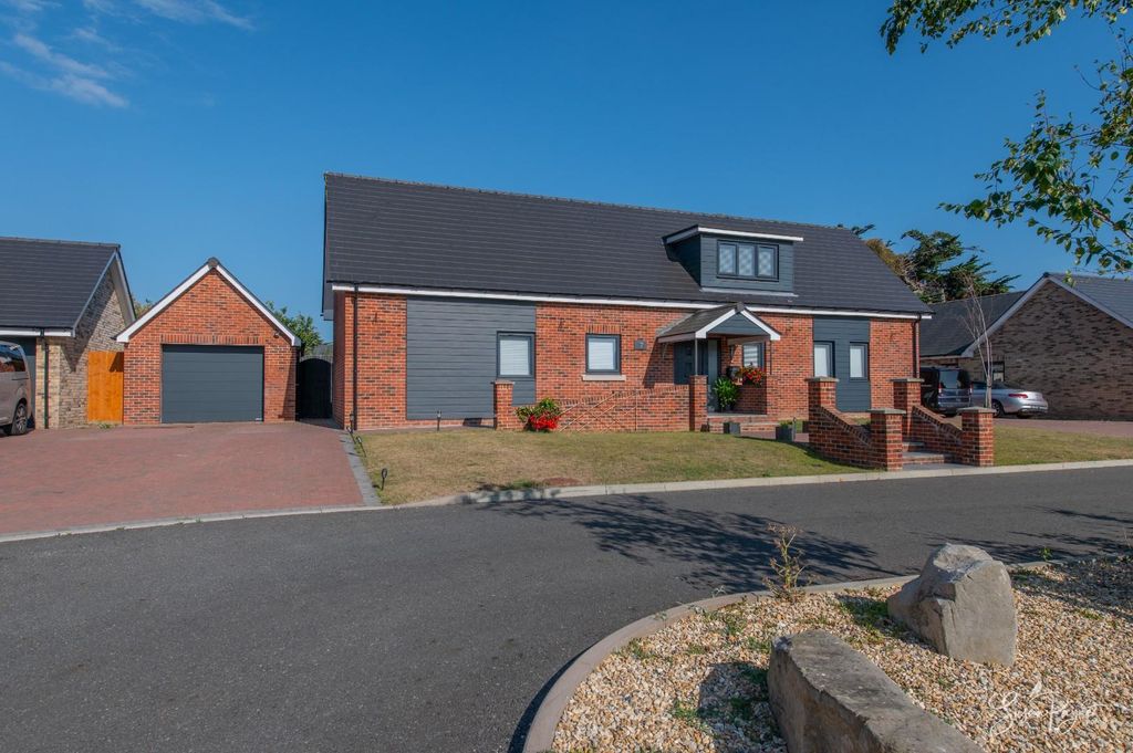 Property photo 1 of 39 Welcome To 7 Hunters Moon Close