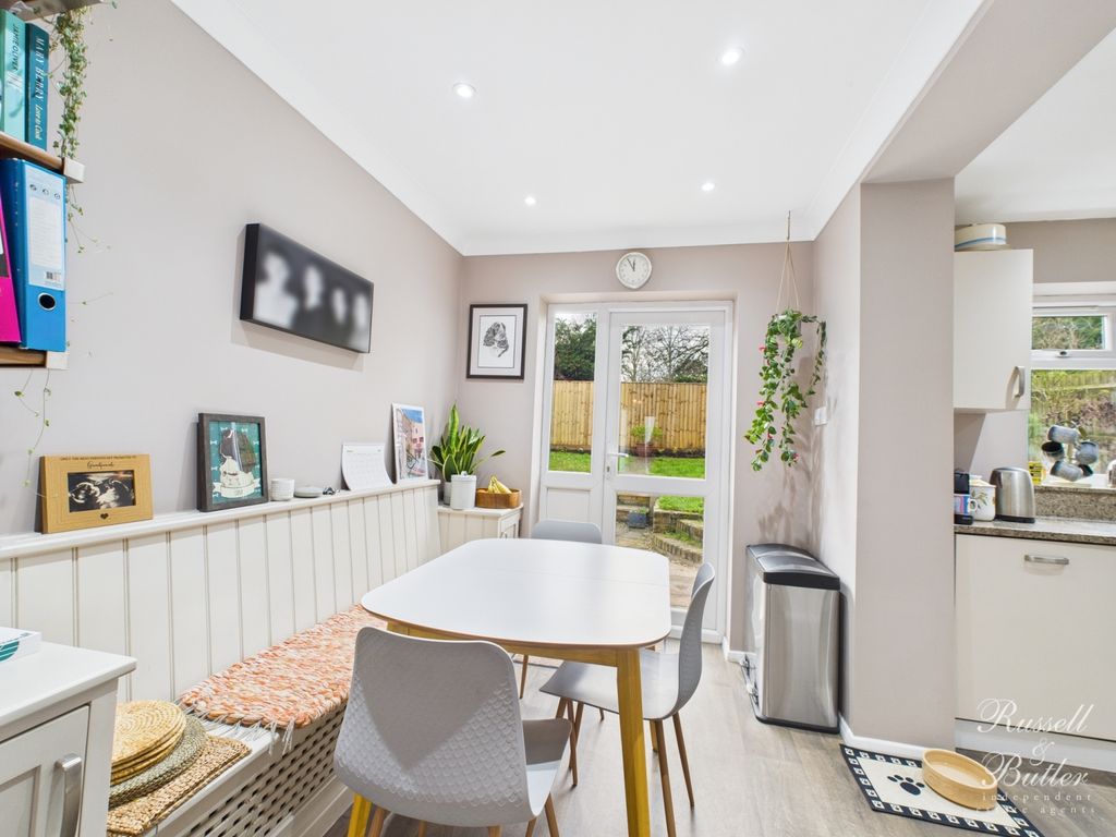 Property photo 3 of 15 Cam01995G0-Pr0400-Still004