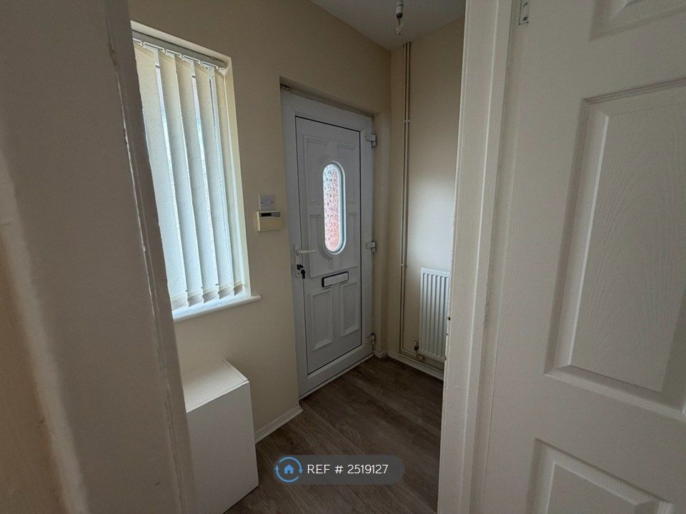 Property photo 1 of 19 Entrance Hall
