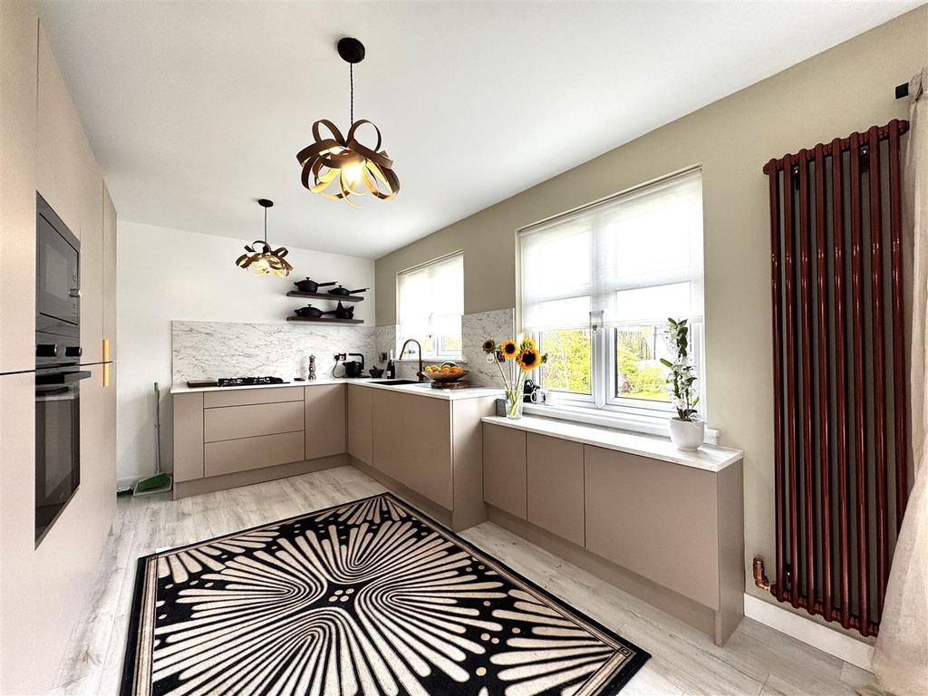 Property photo 3 of 24 Dining Kitchen