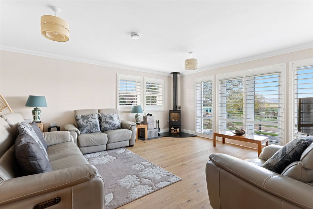 Property photo 2 of 35 Living Room