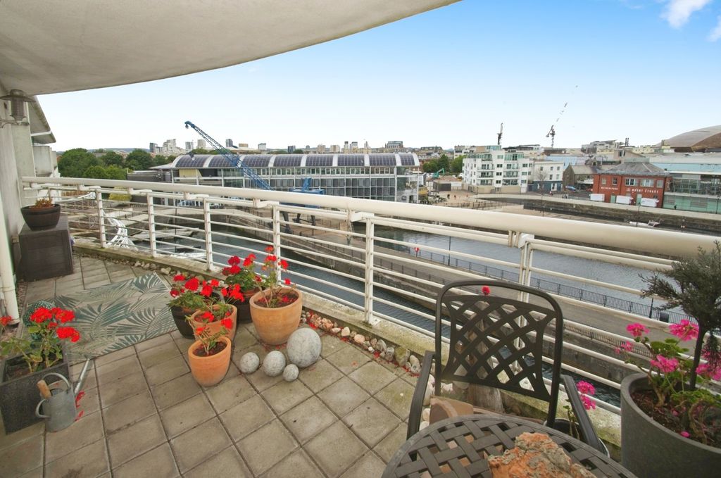 Property photo 1 of 17 Balcony/Views