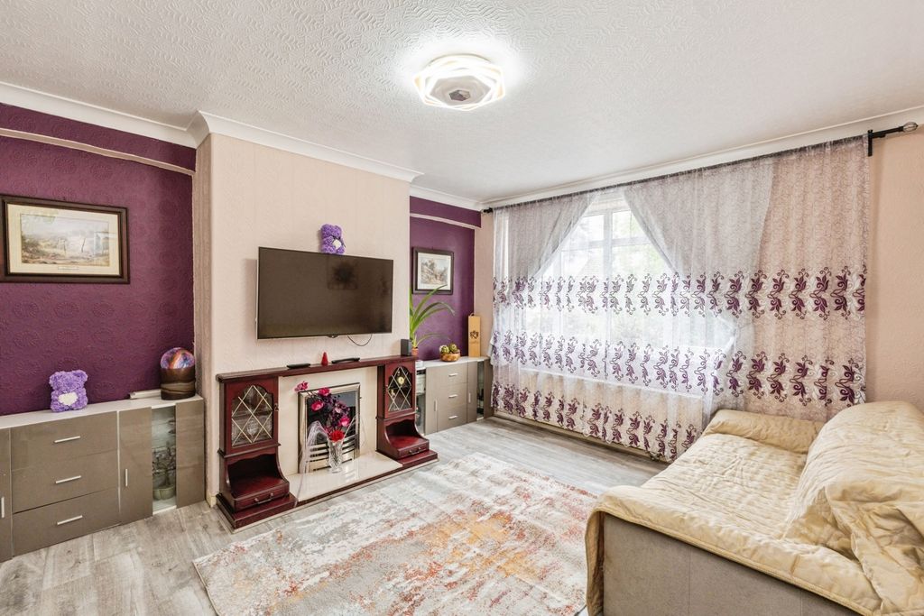 Property photo 3 of 19 Pbox-Img.Jpg