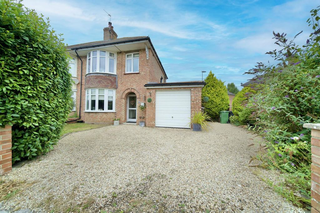 Property photo 1 of 12 Broadlands Front.Png