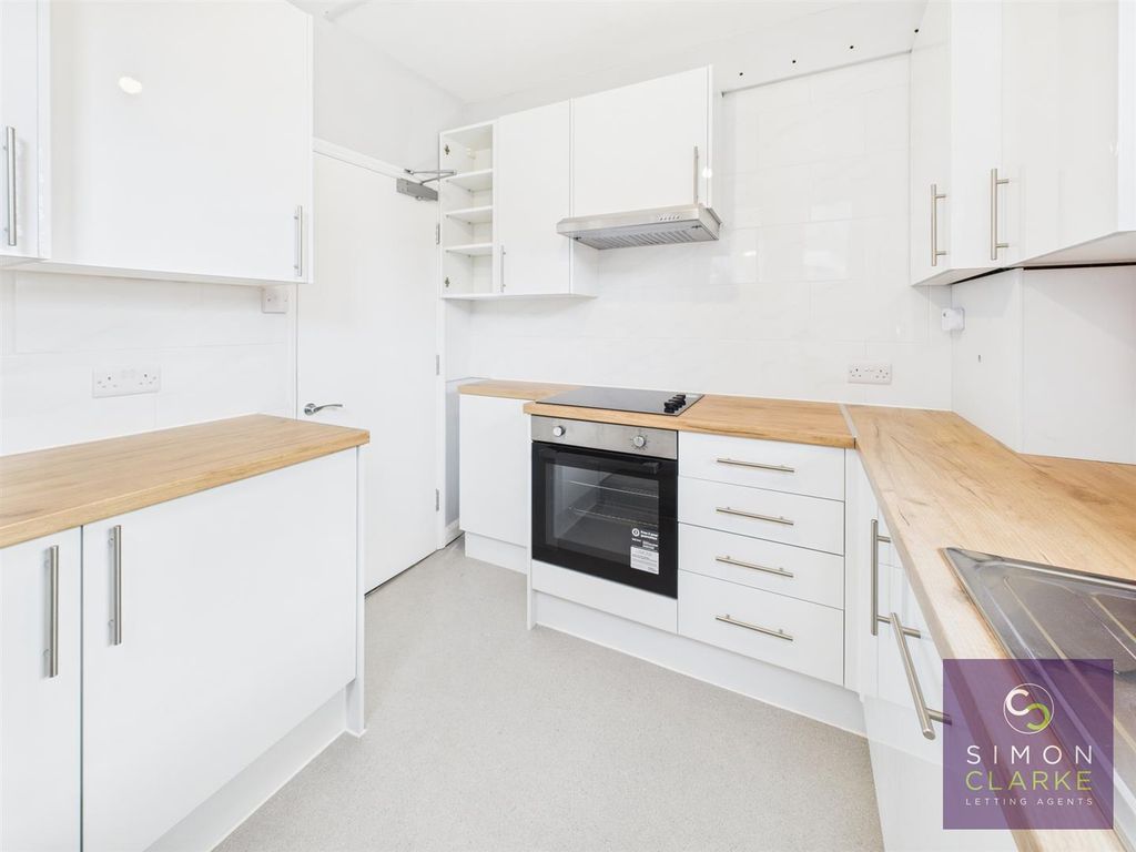 Property photo 3 of 12 Cam05425G0-Pr0089-Still014.Jpg