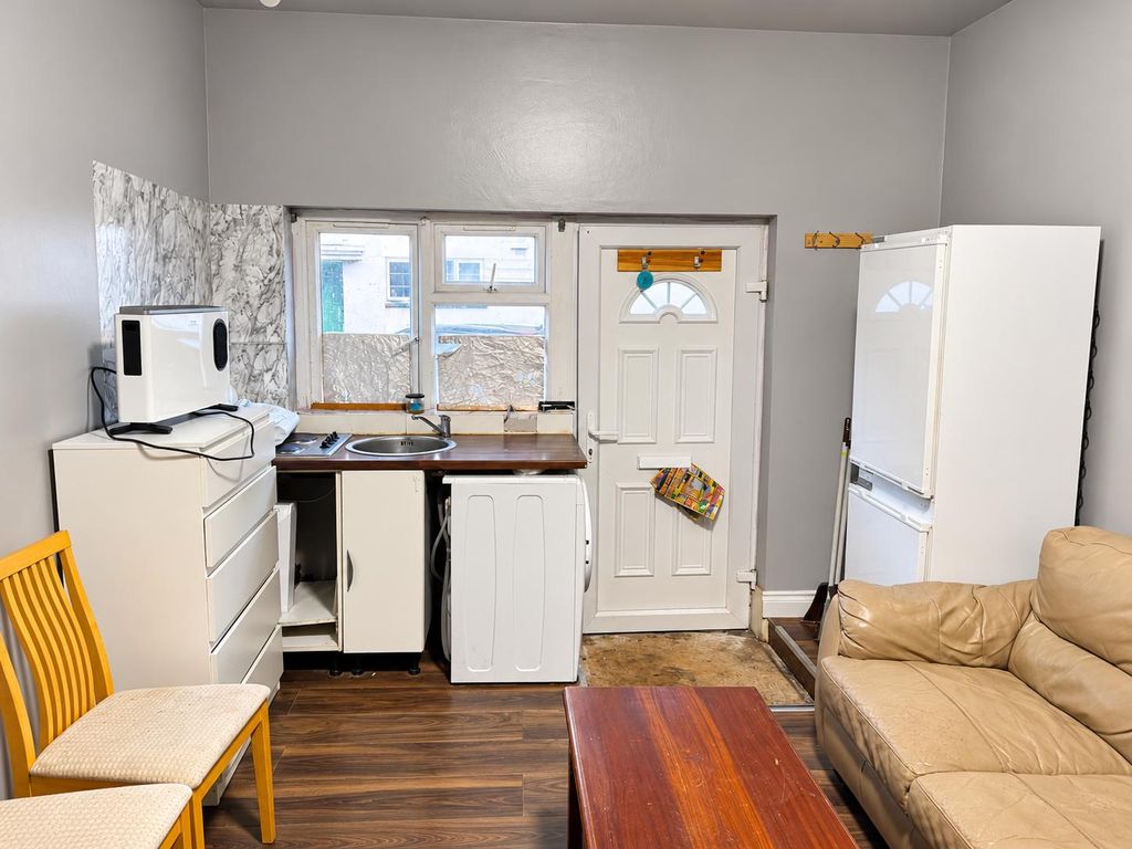 Property photo 2 of 3