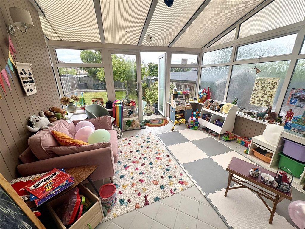 Property photo 3 of 16 Conservatory