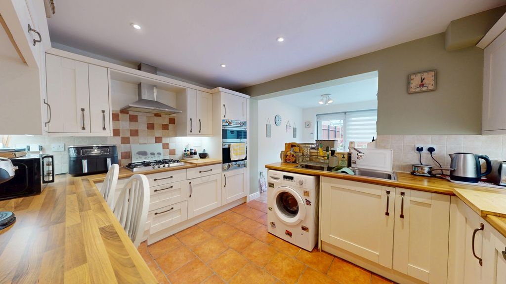 Property photo 2 of 15 Photo 7