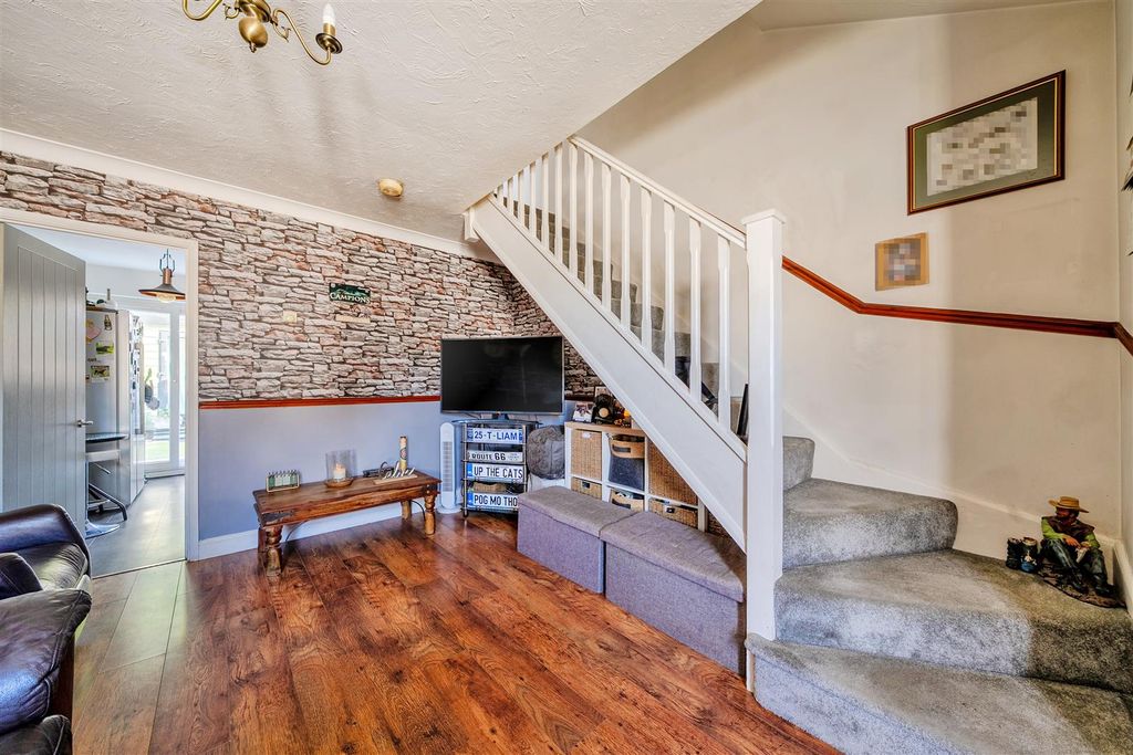 Property photo 3 of 15 1468838-8-6A19c6923A735.Jpg