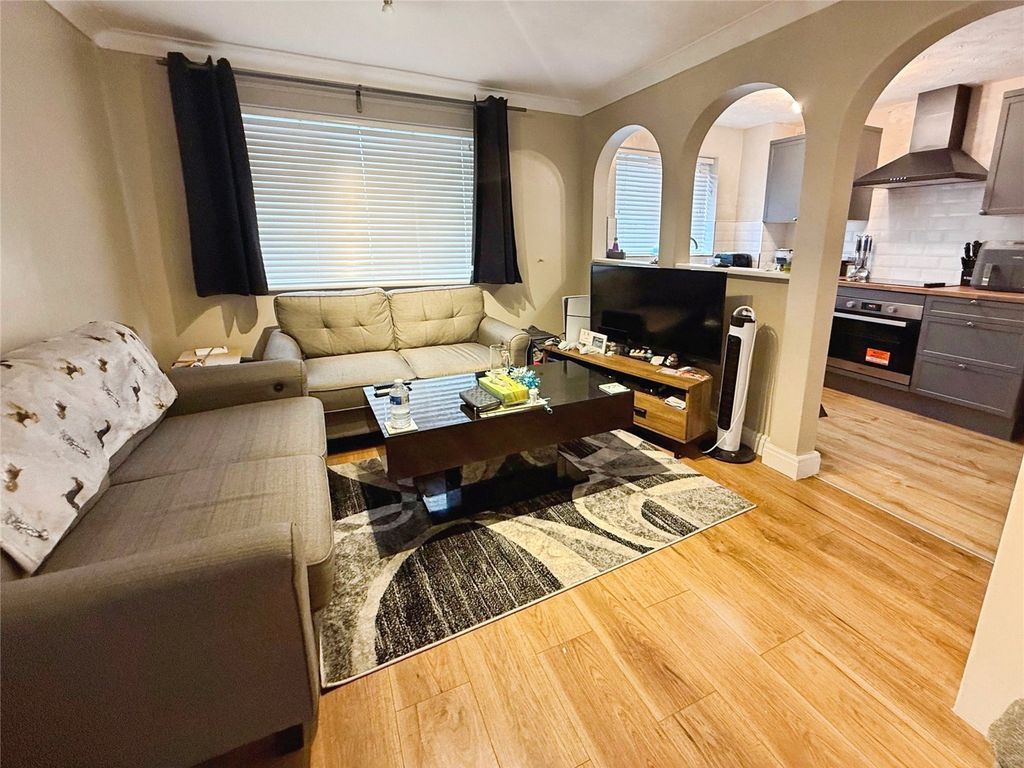 Property photo 3 of 8 Picture No. 10