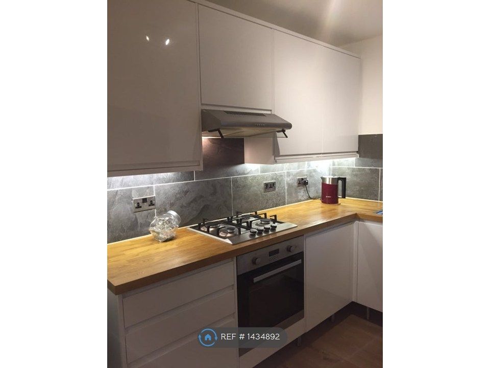 Property photo 2 of 6 Modern Kitchen