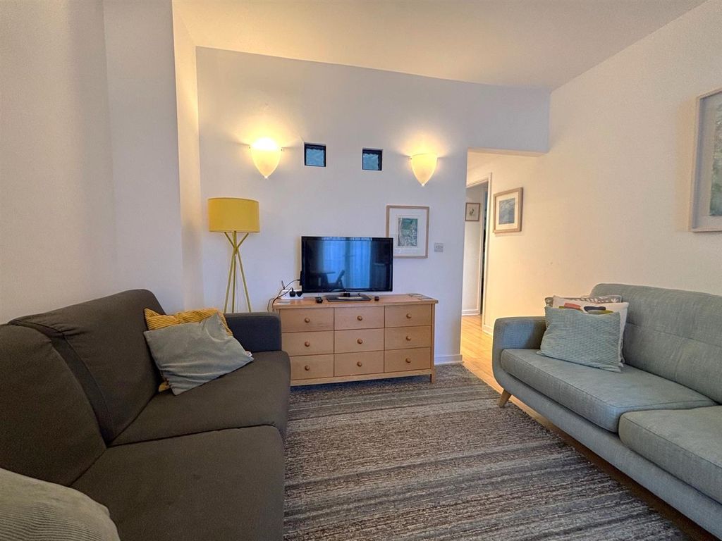 Property photo 3 of 15 4301 Lounge.Jpeg