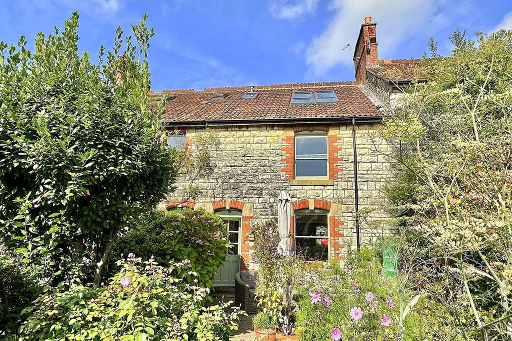 Property photo 1 of 20